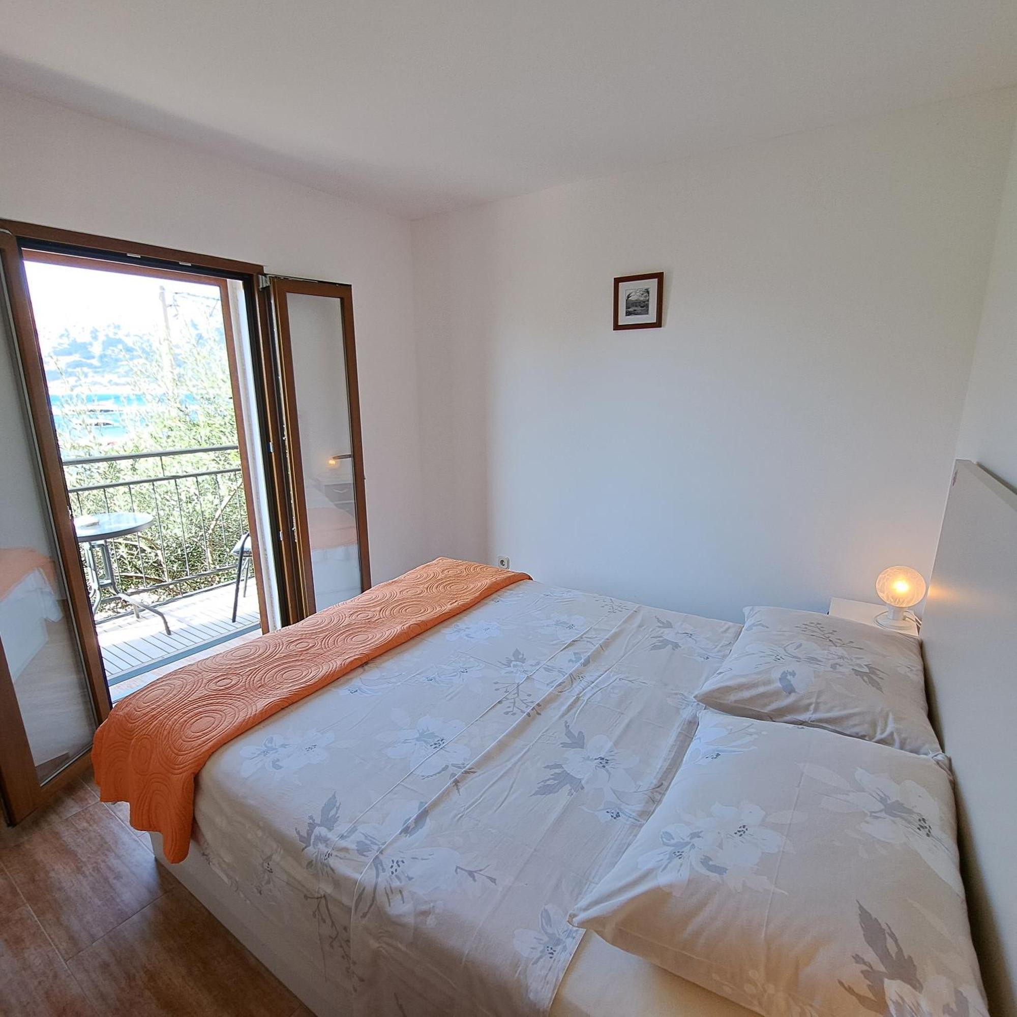 Apartments Lora Башка Екстер'єр фото