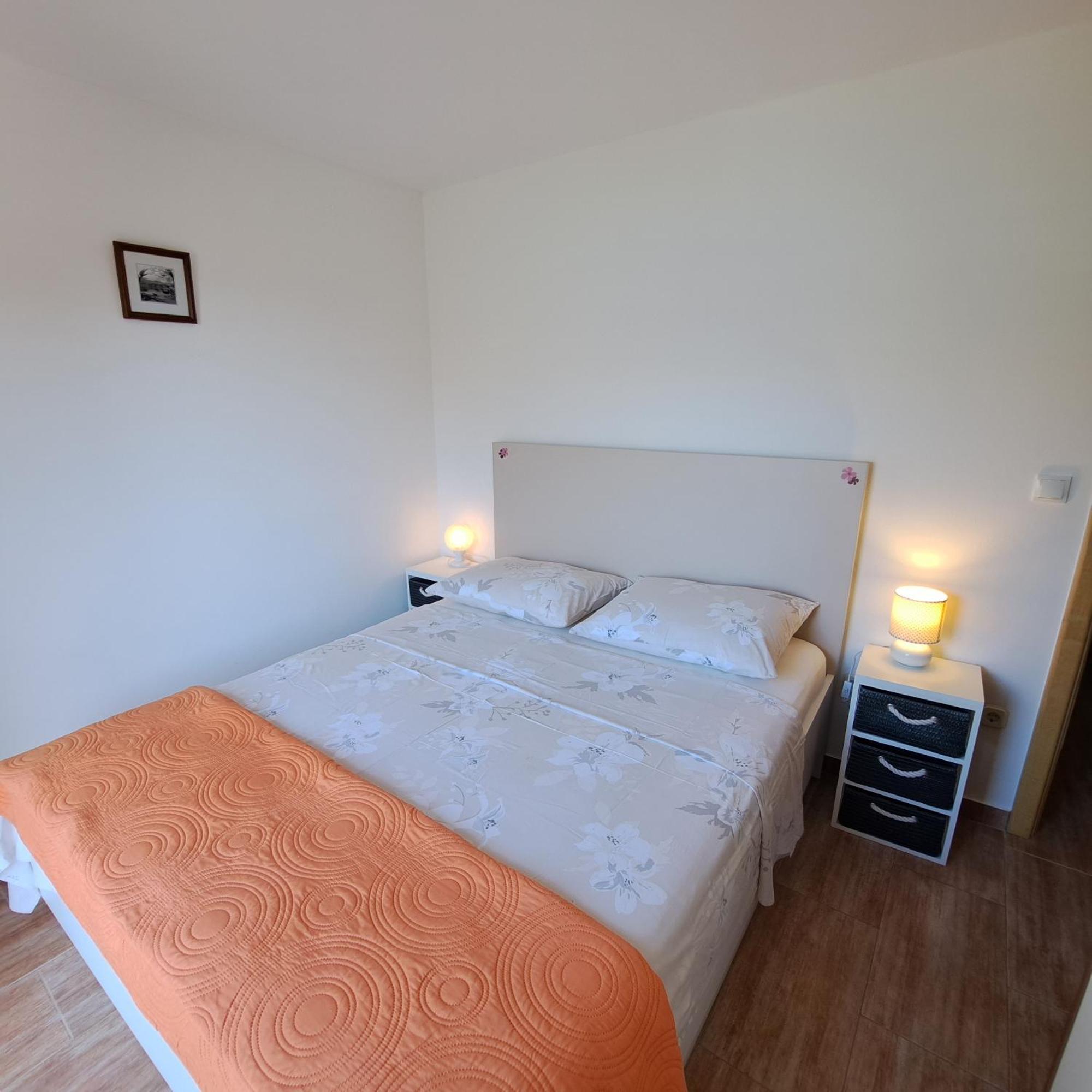 Apartments Lora Башка Екстер'єр фото