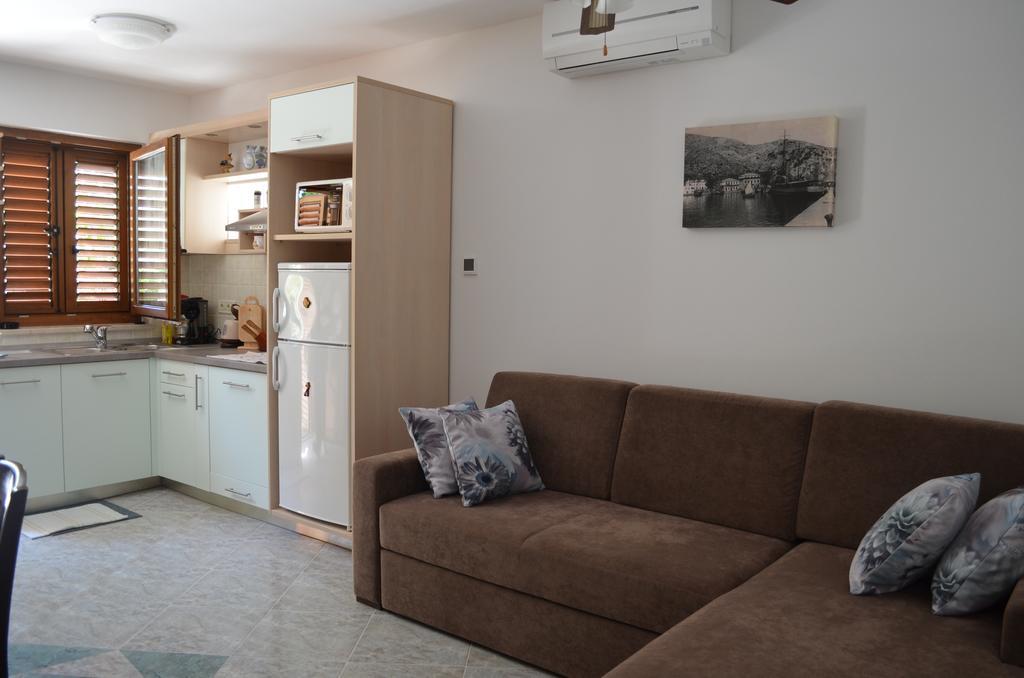 Apartments Lora Башка Екстер'єр фото