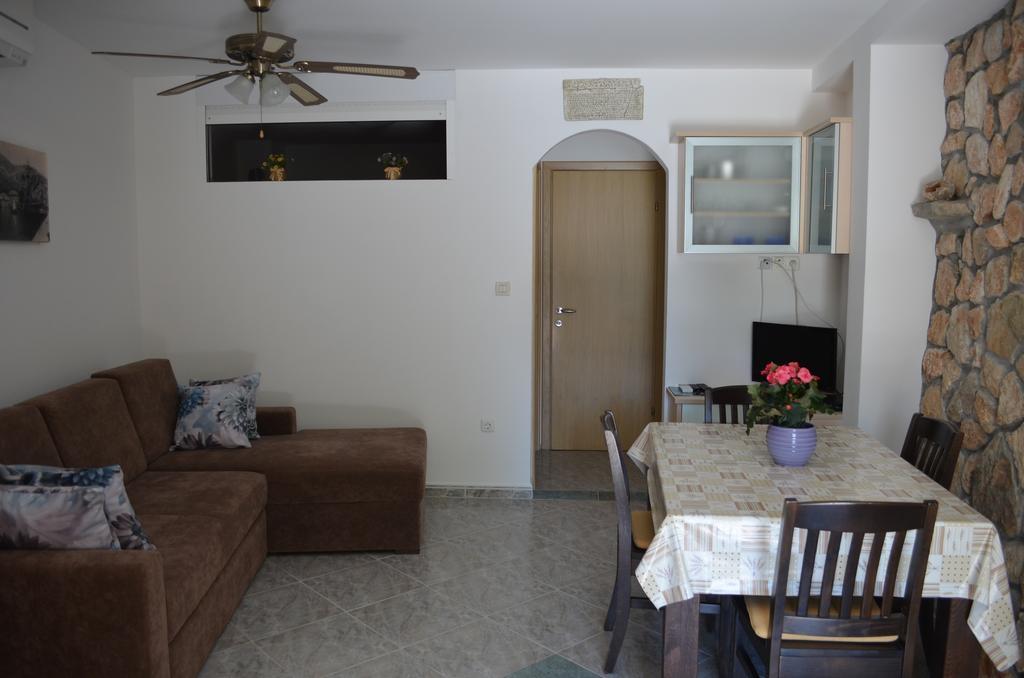 Apartments Lora Башка Екстер'єр фото