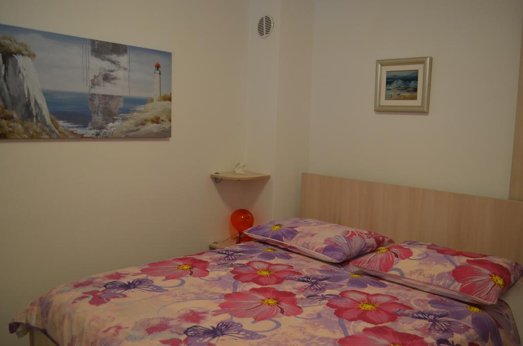 Apartments Lora Башка Екстер'єр фото
