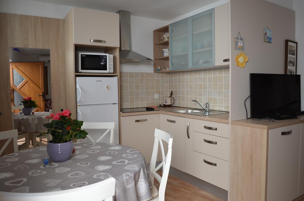 Apartments Lora Башка Екстер'єр фото
